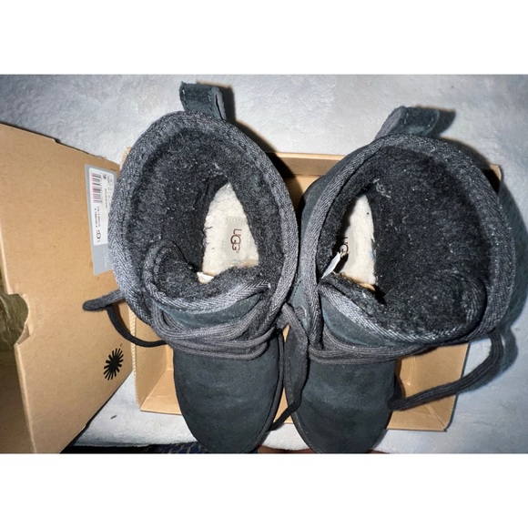 Men’s UGGs Neumel Black Ankle Boots - Picture 3 of 9